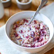 Каша перловая с яблоками и клюквенным соком