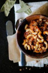 Макароны с острым томатным соусом
