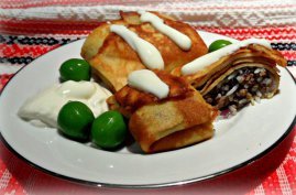 Блинчатые пирожки с кашей и яйцами