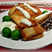 Блинчатые пирожки с кашей и яйцами